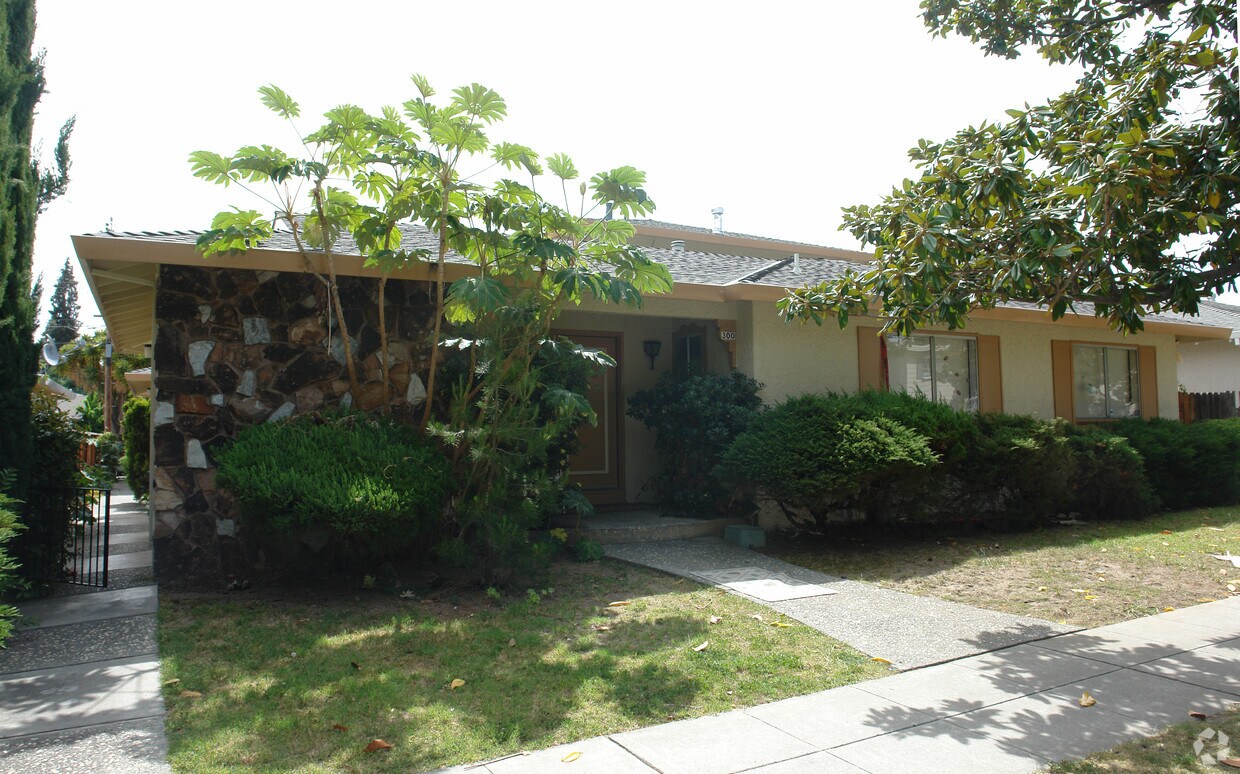 Primary Photo - 300 Richfield Dr
