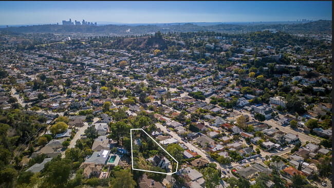 Close to downtown Los Angeles - 934 Highline Rd