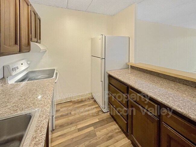 Building Photo - 1700 Civic Center Dr