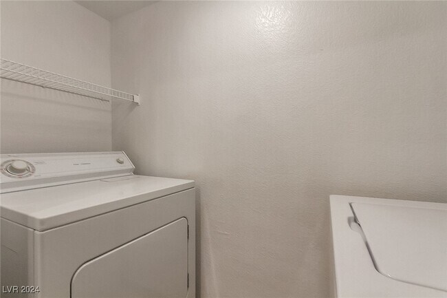 Building Photo - 555 E Silverado Ranch Blvd