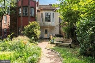 Building Photo - 3725 Lancaster Ave