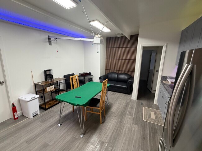 Foto del edificio - 4123 Keystone Ave