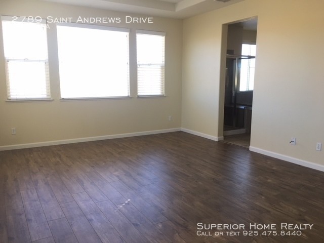 Building Photo - Beautiful Deer Ridge Home w/Stunning View!