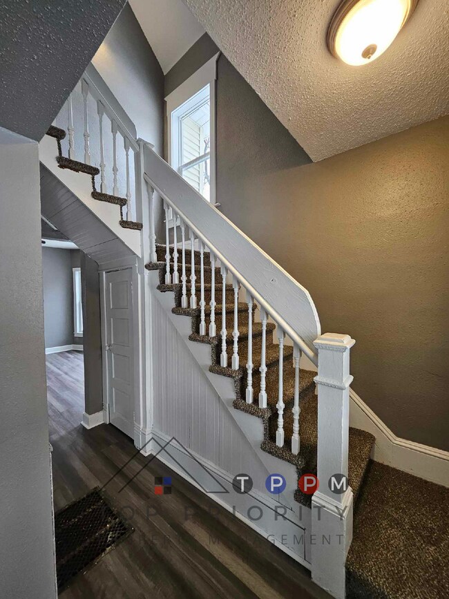 Building Photo - 3 Bedroom | 1 Bathroom Single-Family Home ...