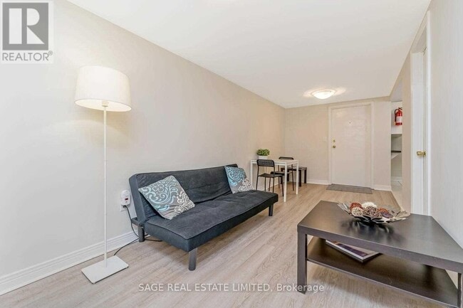 Photo du bâtiment - 118 Braemar Ave