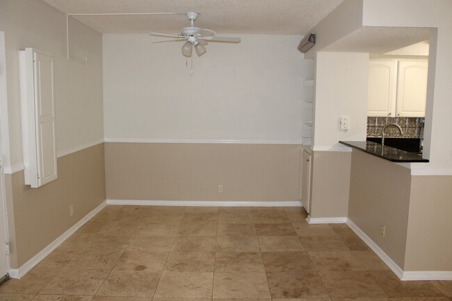 Building Photo - 1520 SE Royal Green Cir