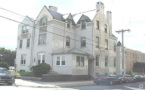 Building Photo - 925 N Jefferson St