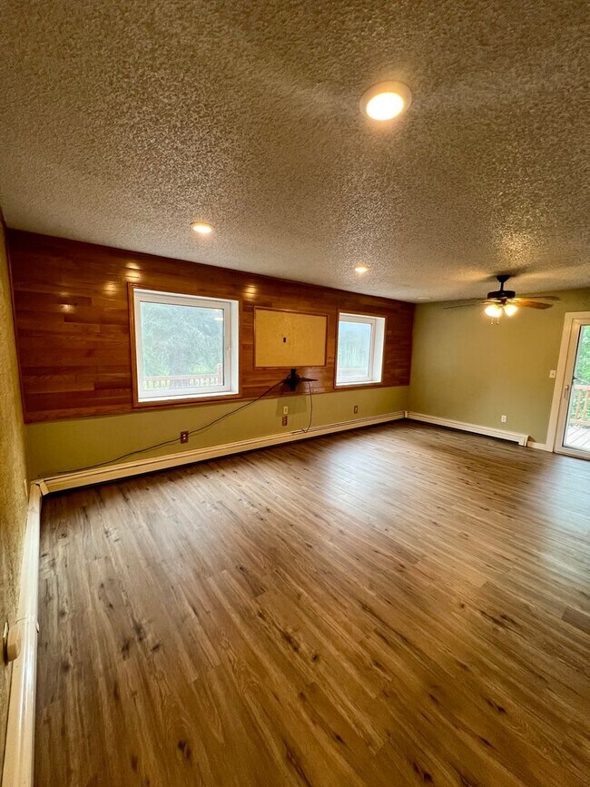 Building Photo - Home for rent in North Pole / 1-Car Garage...
