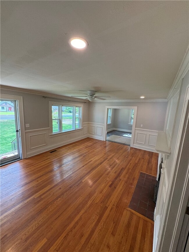 Foto del edificio - 212 Whitehall Rd