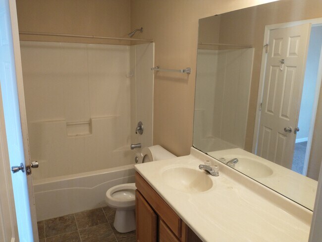 Building Photo - 1533 Stonefield Dr