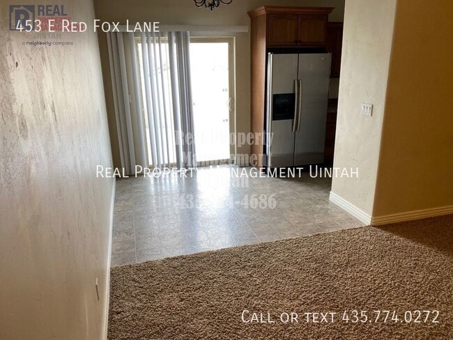 Building Photo - 453 E Red Fox Ln