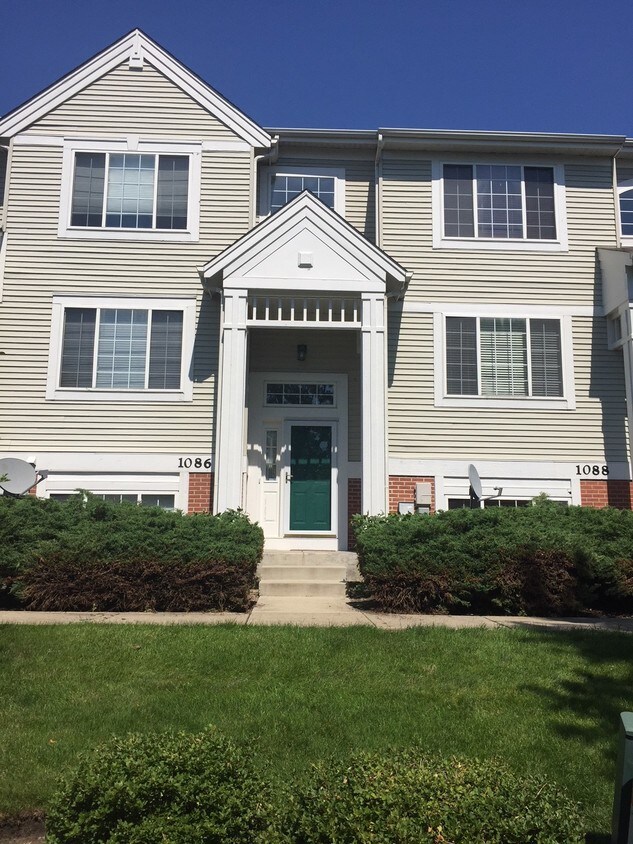 Front of House - 1086 Savoy Ct