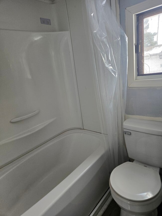 Building Photo - 435 Parsons Rd