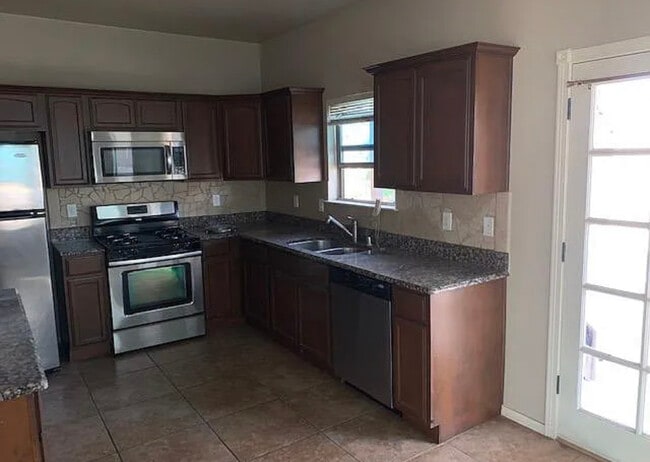 Foto del edificio - 14207 North Point Ave