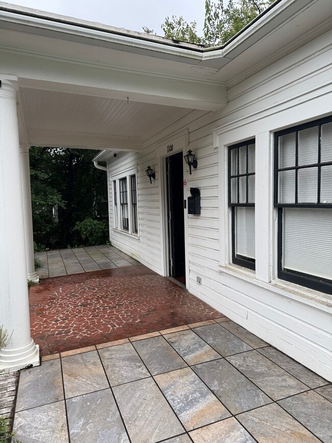 Building Photo - 1100 Herrin Ave