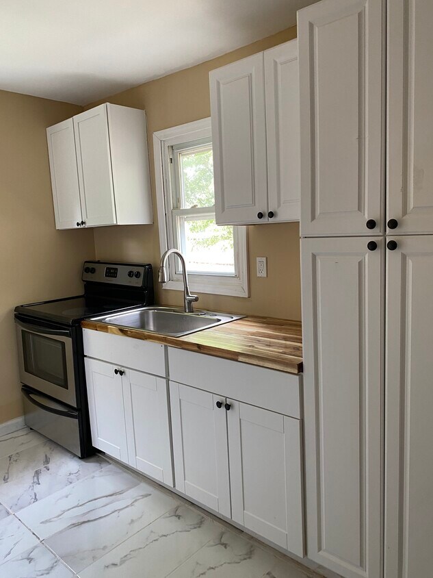 Kitchen - 3499 E Atherton Rd