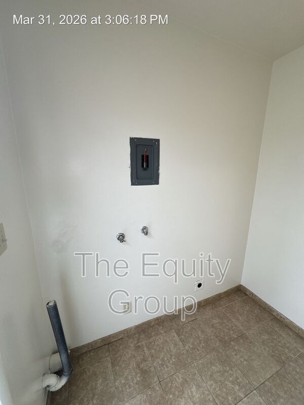 Foto del edificio - 1124 E St