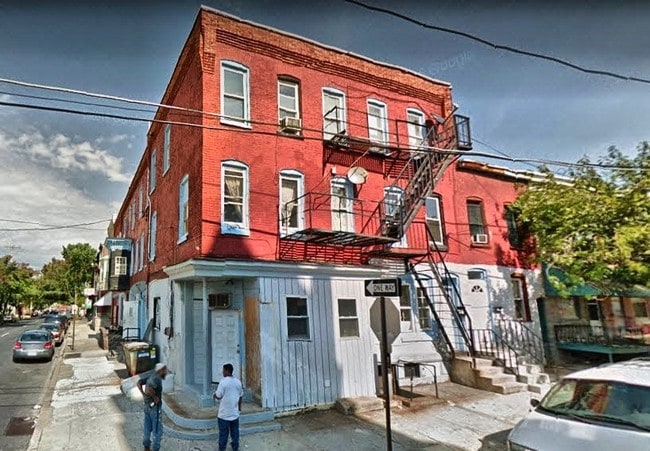Building Photo - 303 N 9th St