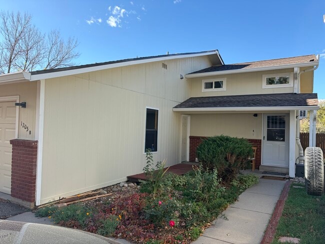 Building Photo - 1205 Centaur Cir