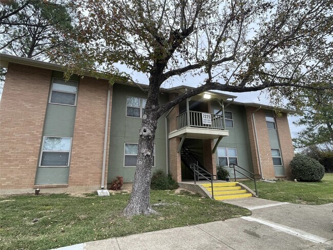 Building Photo - 7203 S Great Trinity Forest Way