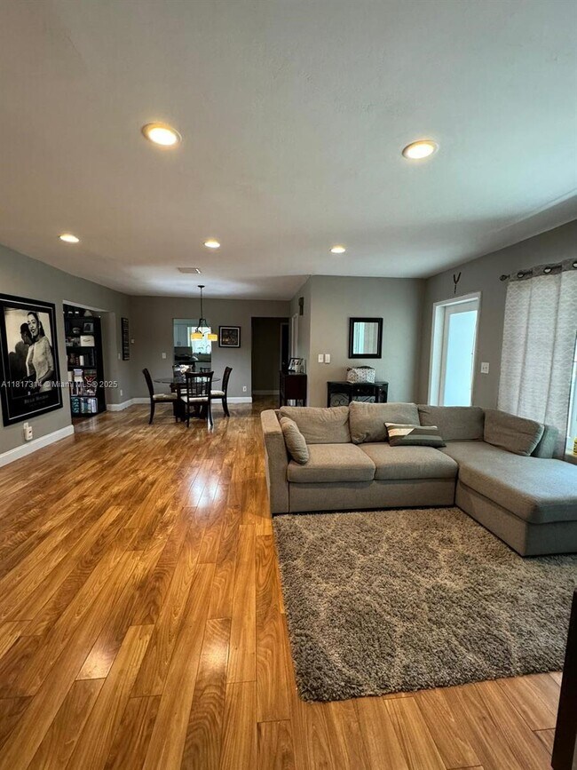 Foto del edificio - 15110 NE 9th Ct