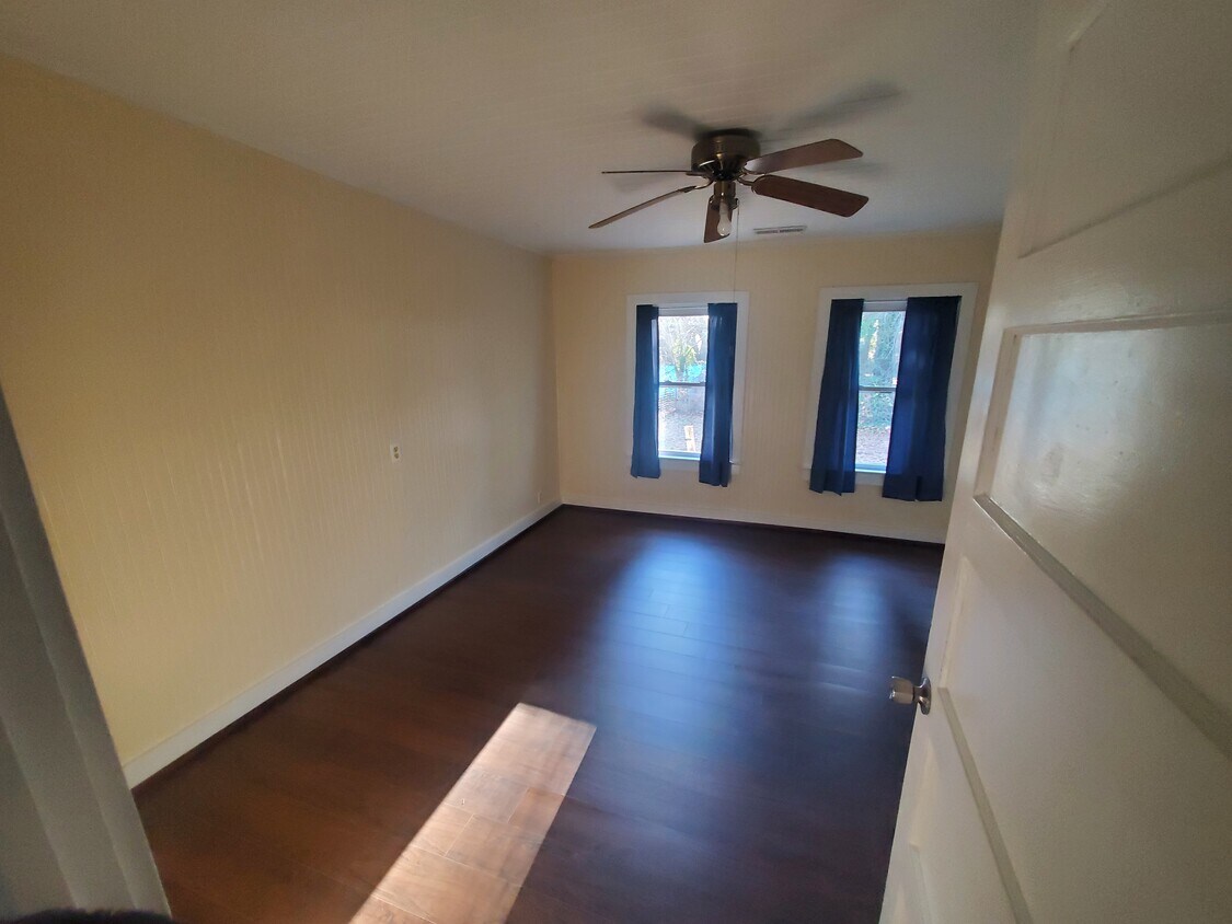 Primary Photo - 1040 Franks Ln