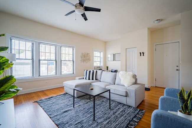 Foto del edificio - 2989 N Lawndale Ave