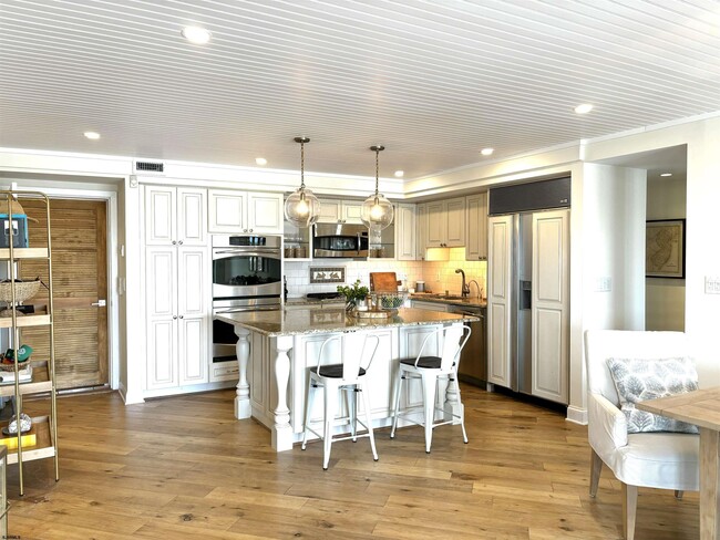 Building Photo - 1703 Beach Terrace