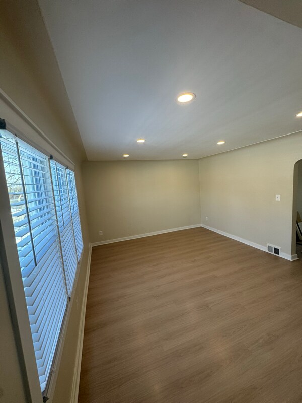 Foto del edificio - 393 W Milton Ave