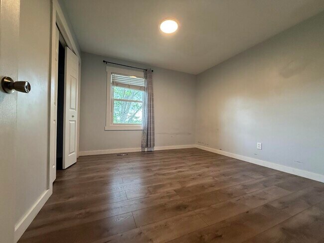Building Photo - 408 Foxwood Dr