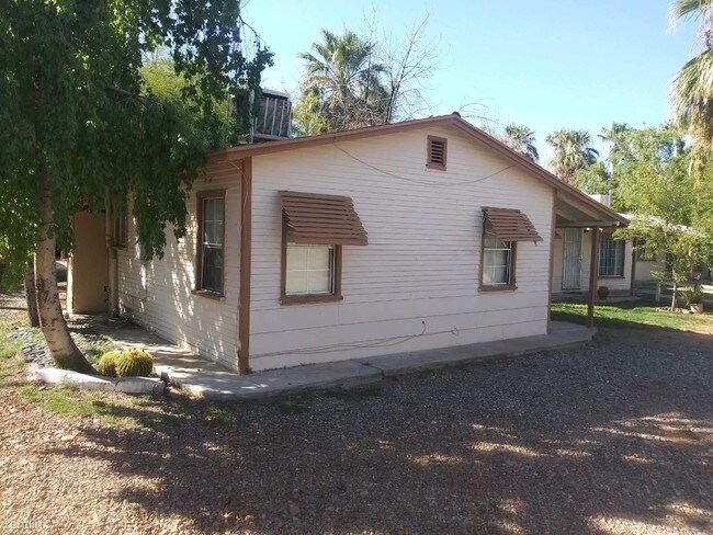 Foto del edificio - 3315 E Cambridge Ave
