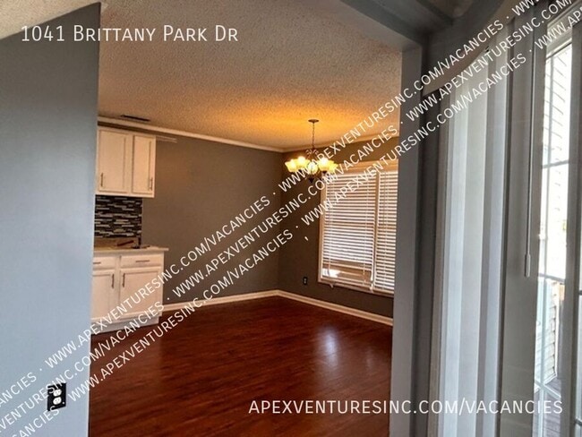 Foto del edificio - 1041 Brittany Park Dr