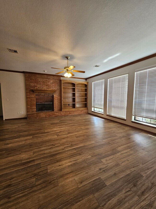 Building Photo - (3) Bed/(2) Bath in Castlerock Addition! P...