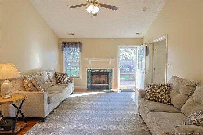 Foto del edificio - 106 Liberty Ct