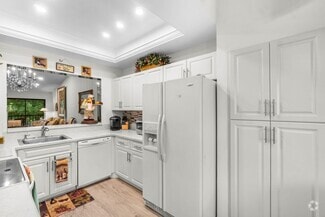 Building Photo - 5087 Oakhill Ln