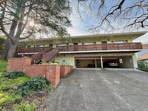 Building Photo - 839 Reichert Ave