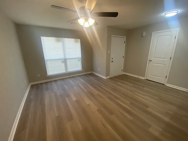 Building Photo - 1011 Stone St