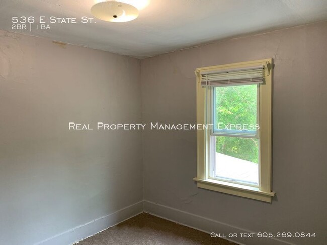 Foto del edificio - Cozy Main level 2 bed next to Willow Creek