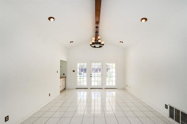 Foto del edificio - 1014 King Ln