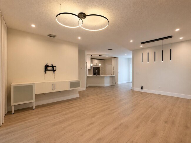 Foto del edificio - 1021 SW 42nd Terrace