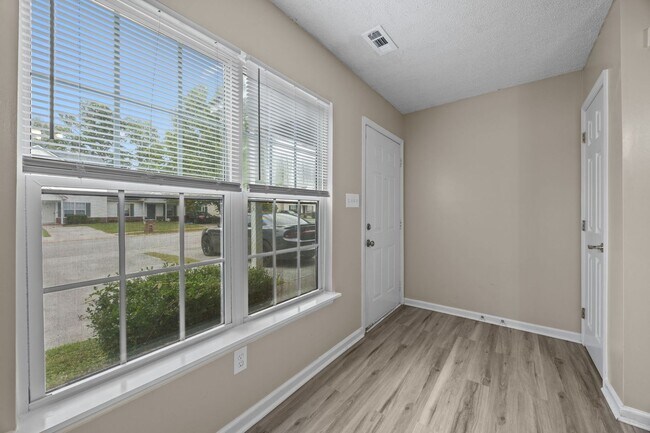 Foto del edificio - Welcome to Hunters Creek!