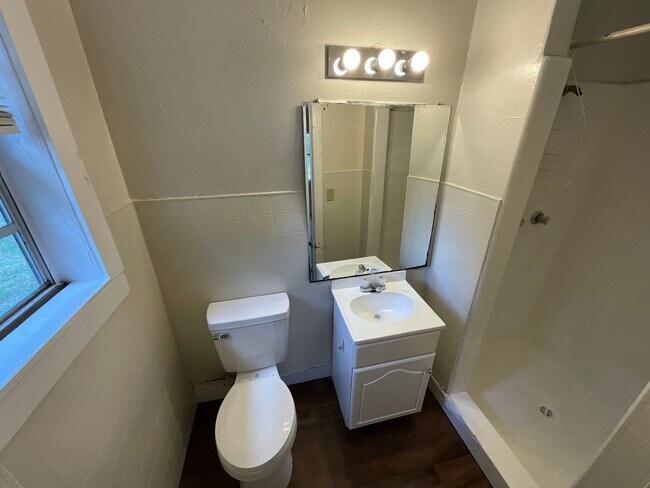Foto del edificio - Sweet 1/1 Cottage at Hill Loop in Bonifay with Water/Sewer, Garbage, & Lawn Maintenance Included