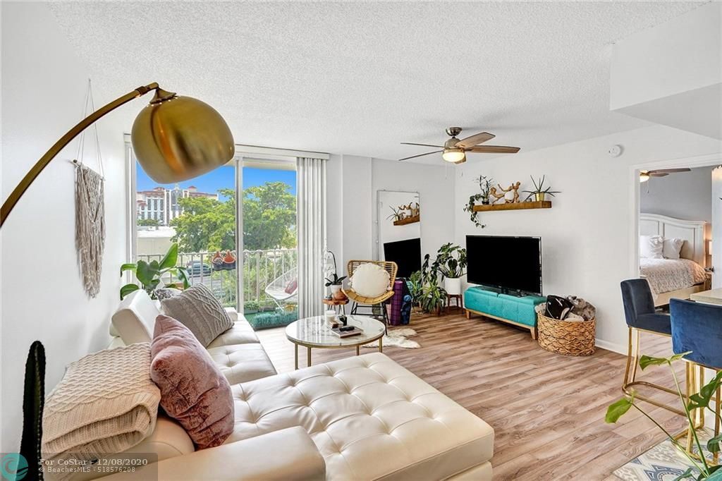 Foto principal - 1050 SE 15th St