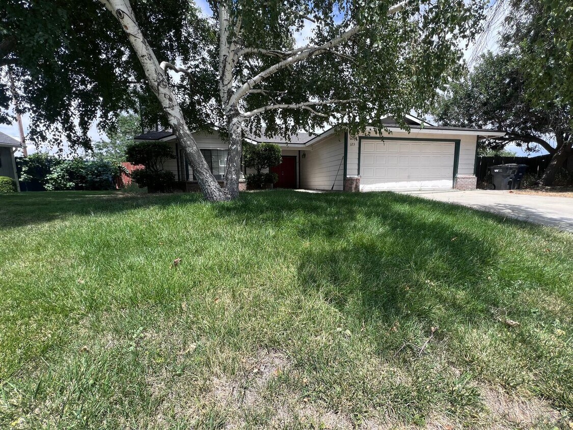 Building Photo - Quaint Neighborhood in Tehachapi