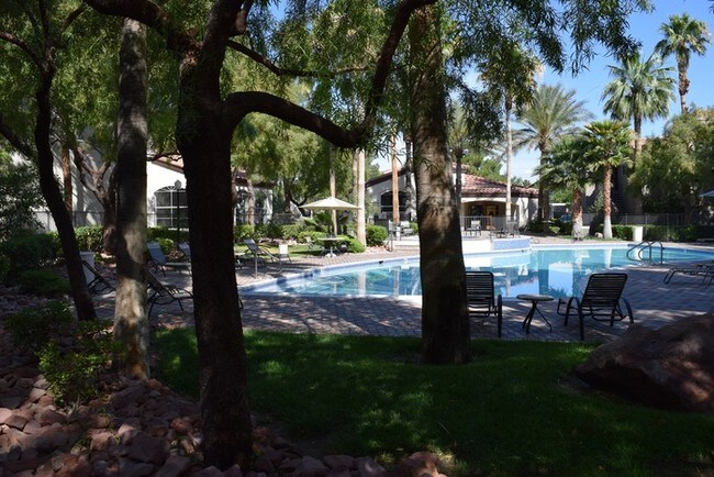 Building Photo - Resort Living! 1BR condo