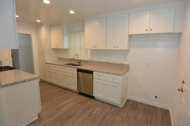 Foto del edificio - Totally Remodeled 4 BD 2 BA SFR in Hunting...