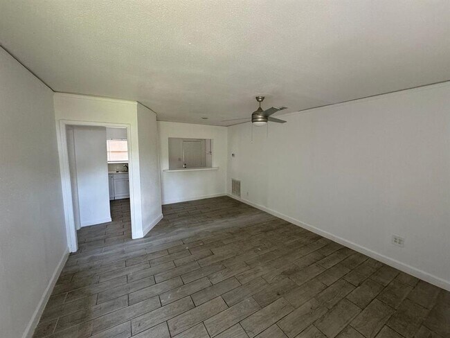 Foto del edificio - 1731 W 7th St