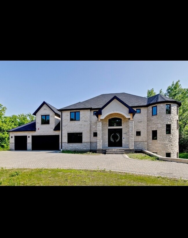Building Photo - 6447 N Ridge Pl