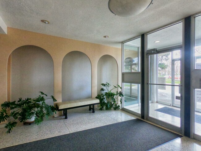Photo du bâtiment - 3450-3450 Fieldgate Dr
