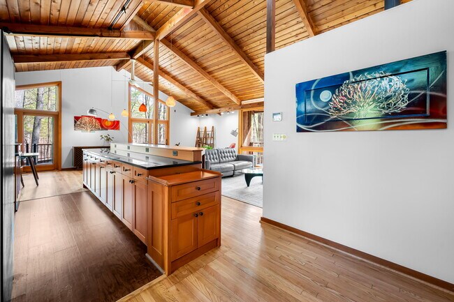 Foto del edificio - 1115 High Country Rd
